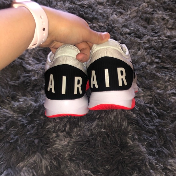 Nike Men's Sneakers in Cream and Black with Red Accents - Picture 6 of 9